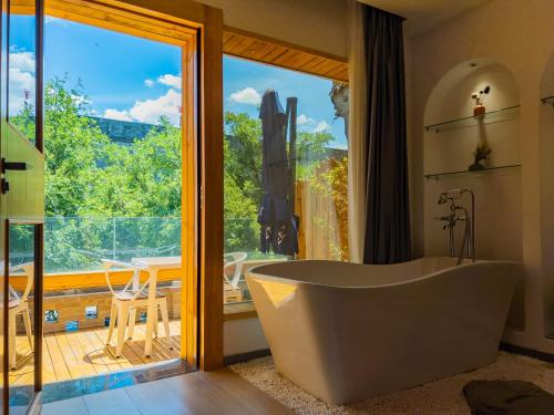 Walled City View Bathtub Suite - Hanguang image 7