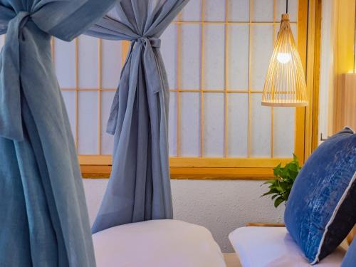 Walled City View Bathtub Suite - Hanguang image 8
