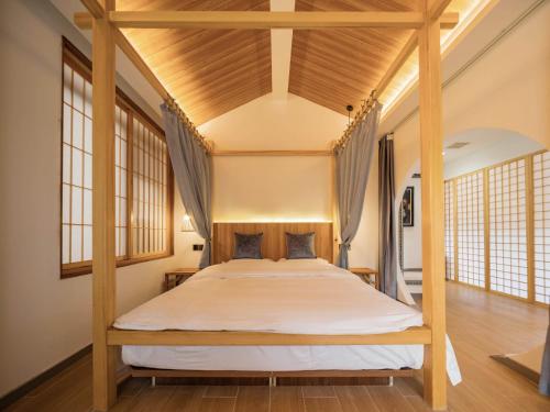 Walled City View Bathtub Suite - Hanguang image 4