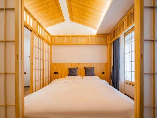 Duplex Atrium View Suite - Anshang image 3