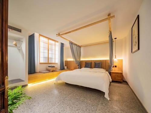 Duplex View Courtyard Suite - Zhuque image 7