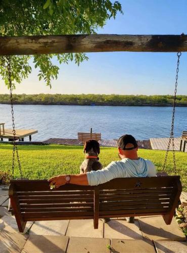 3-bedroom Fishing Lodge Overlooking the Arroyo