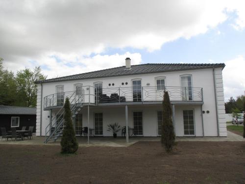  White House Hotel Apartments in Brande