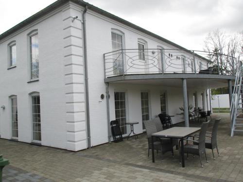 White House Hotel Apartments in Brande