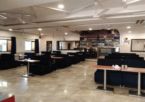 Restoran, HOTEL MUMBAI GARDEN RESORT  in Shedung