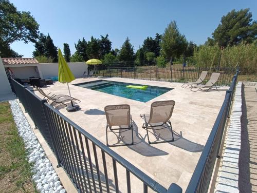 Maison indépendante avec piscine, 10min Avignon - Location saisonnière - Pujaut