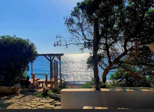 Shambala Beach House-where mountains meet the sea