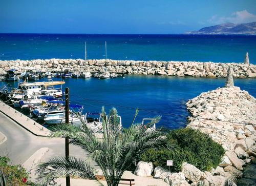 Shambala Beach House-where mountains meet the sea