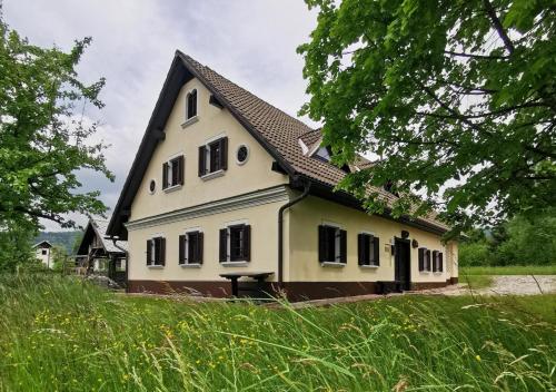 . Country House Pri Lipet Žiri