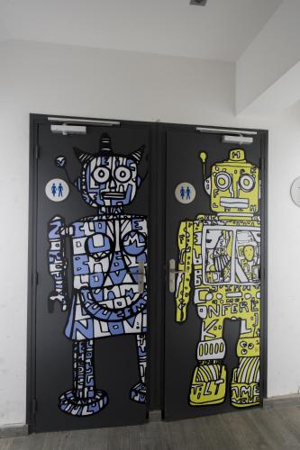 The 3 Ducks Eiffel Tower by Hiphophostels - image 7