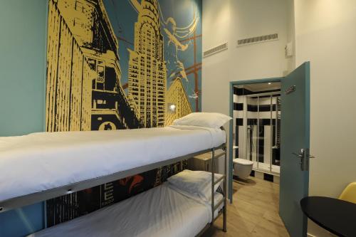 The 3 Ducks Eiffel Tower by Hiphophostels - image 12