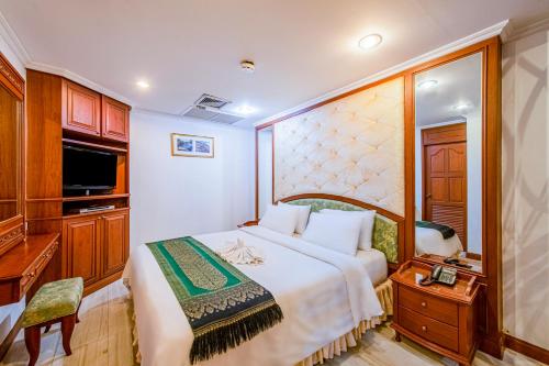 room detail thumbnail 1