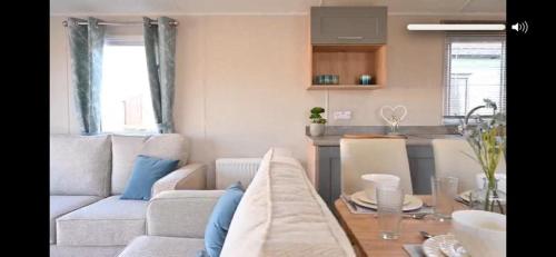 Charming 3-Bed Caravan in Colchester Mersea island