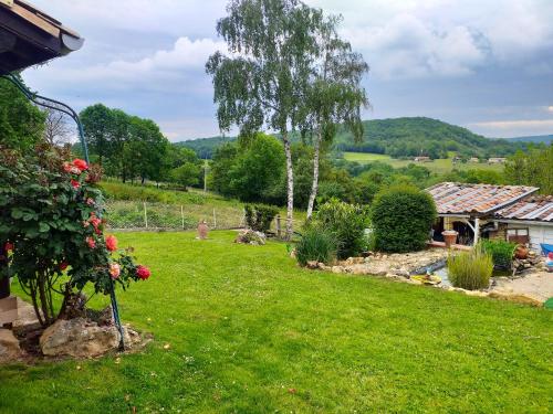 Maison de 2 chambres avec jardin clos et wifi a Arnaud Guilhem