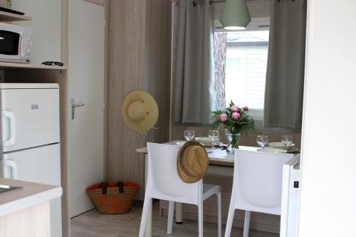 Camping Resort Les Champs Blancs 2