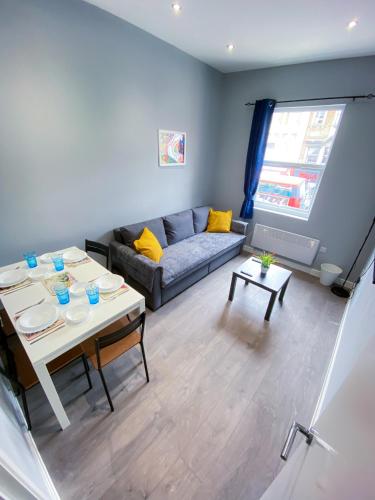 Stylish 1 Bedroom Flat in wood Green, Londyn