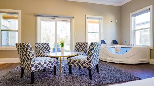 Colonial Hotel & Suites in Lambton Shores (ON)