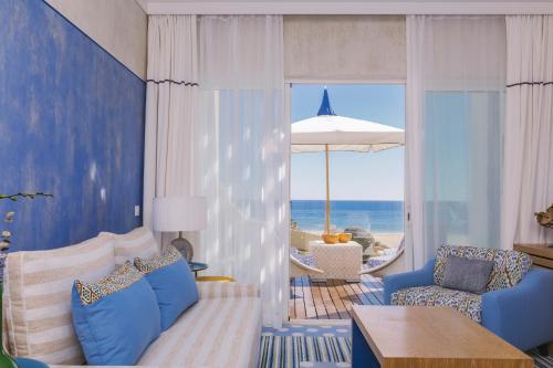 Suite with Balcony and Sea View image 8