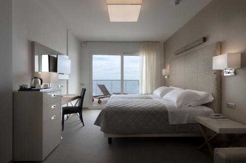 Deluxe Double or Twin Room with Sea View