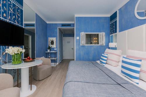 Deluxe Double Room with Sea View image 10