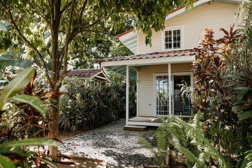 CherryTree Bungalow of Villa Paraiso / Beachfront