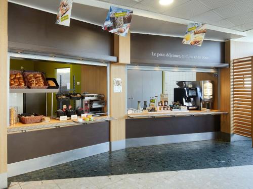 Food and beverages, B&B Hotel Paris Roissy CDG Aeroport in Charles de Gaulle Airport