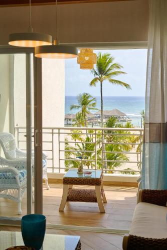 New! Unique Beachfront And Pool View Apartment At Juan Dolio