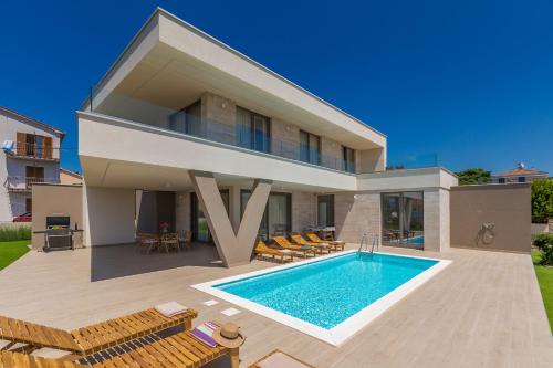 Villa VISTA with private pool and sauna - Accommodation - Linardići