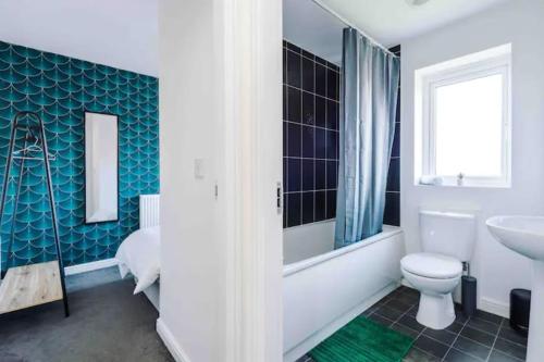 Spacious 5 Bedroom Home Hosted By MCR Dens, Manchester (fotografie 6)