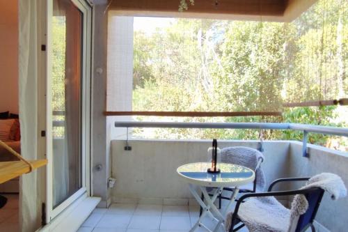 RAVAS Studio climatisé terrasse proche commerces