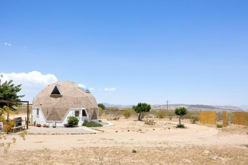 Abracadabra Dome - Come Experience the UNIQUE and Cozy! home in Landers, USA