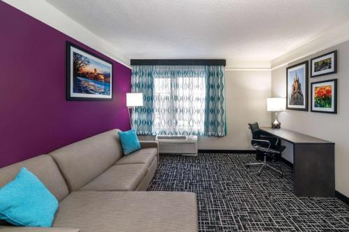 La Quinta by Wyndham Latham Albany Airport - image 13