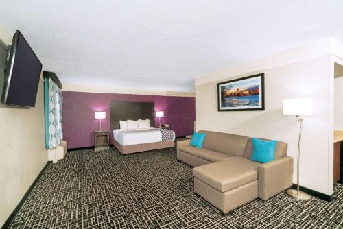 La Quinta by Wyndham Latham Albany Airport