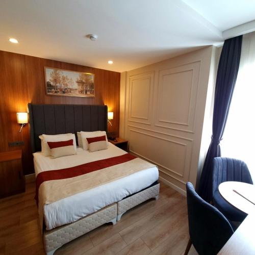 Double Room image 3