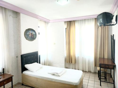 Classic Triple Room image 2