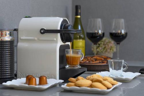 שקד באופק - וילה מקסימה עם 2 בריכות וג'קוזי מול החרמון in 梅圖拉