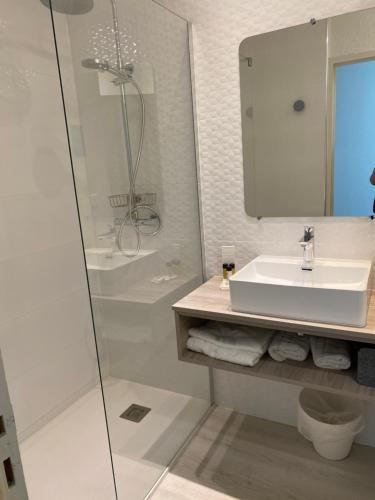 Hotel Saint Clair Bord de Plage - image 13