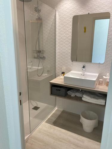 Hotel Saint Clair Bord de Plage - image 11