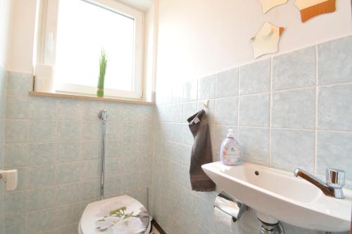 Bathroom, ROH01-RI Apartment in Rohr in Rohr