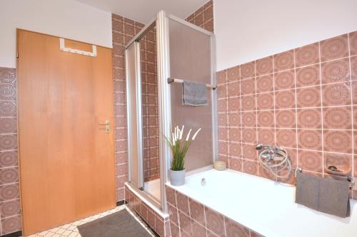 Bathroom, ROH01-RI Apartment in Rohr in Rohr