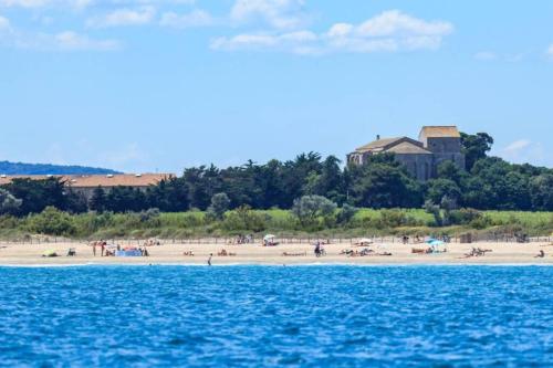 Loft avec jardin en ville et parking in Lemasson