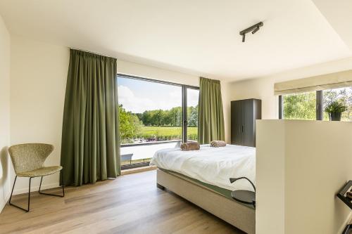 Leie Villa II - by the river with sauna & jacuzzi