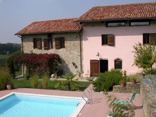 Rustico im Piemont mit Panorama in Clavesana