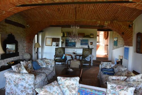 Rustico im Piemont mit Panorama in Clavesana