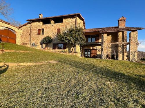 Rustico im Piemont mit Panorama in Clavesana