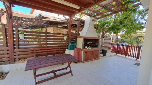 Létesítmények, Comfortable 2BR Seaside House & Free Parking in Perivolia