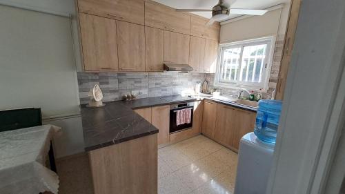 Konyha, Comfortable 2BR Seaside House & Free Parking in Perivolia