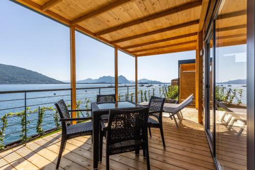 บริการและสิ่งอำนวยความสะดวก, Lago Maggiore Bay in บาเวโน่