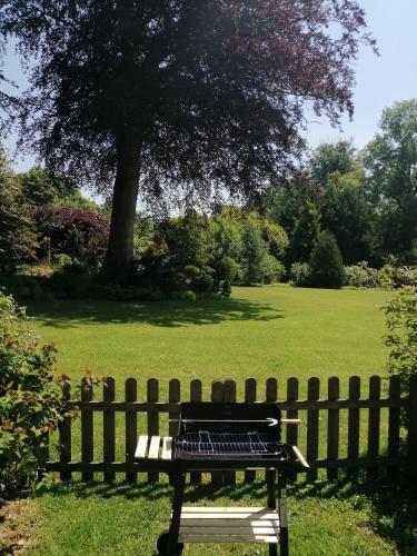 Chambre Le Notre Le Domaine Des Jardins De Bracquetuit in Grigneuseville