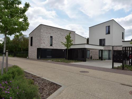 Modern holiday home in Maasmechelen with sauna - Location, gîte - Maasmechelen